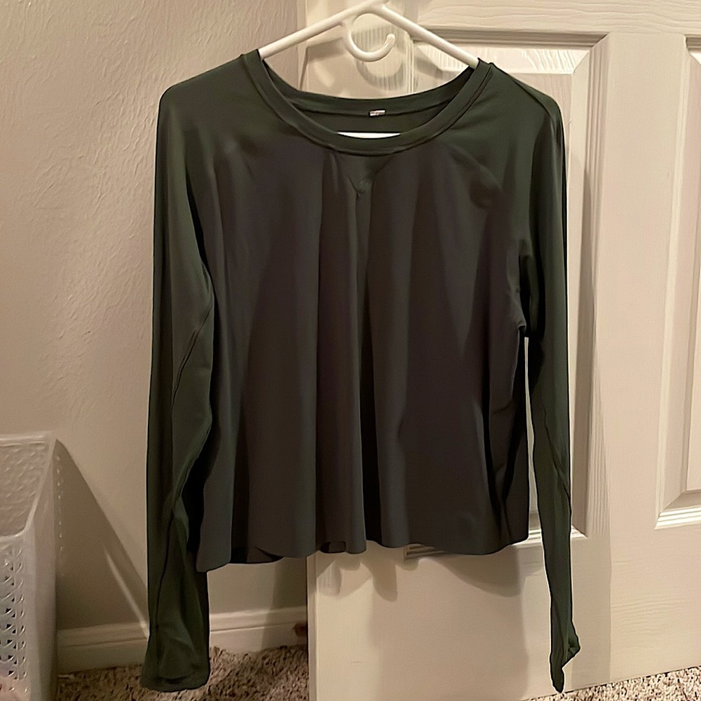 Lululemon green dry fit crop top - Picture 3 of 4